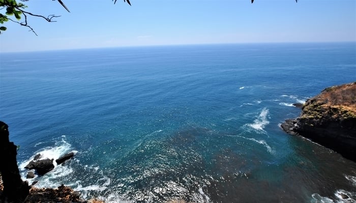 Driving around Central America: El Salvador coastline 