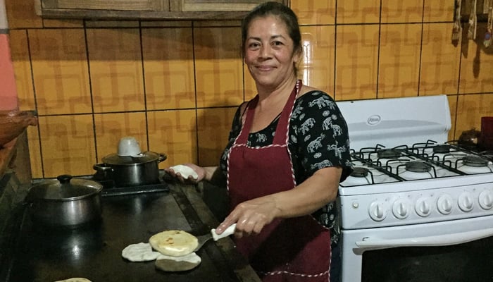 Driving around Central America: First pupusas in El Salvador 