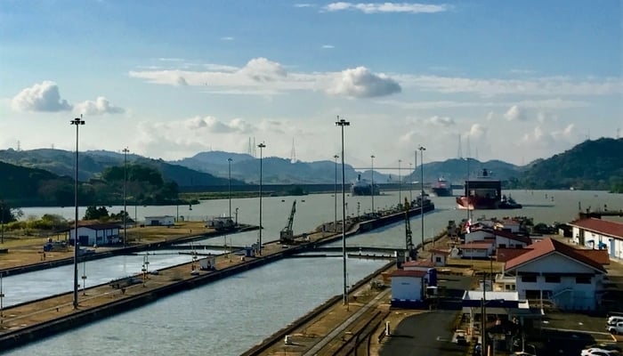 Miraflores Locks, Panama Canal: Looking north up the canal towards the Caribbean / Lee Elliott Miraflores Locks, Panama Canal: Looking north up the canal towards the Caribbean