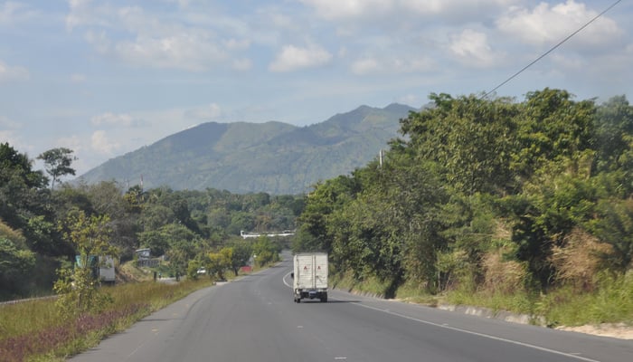 Roads in Central America: On the road in El Salvador 