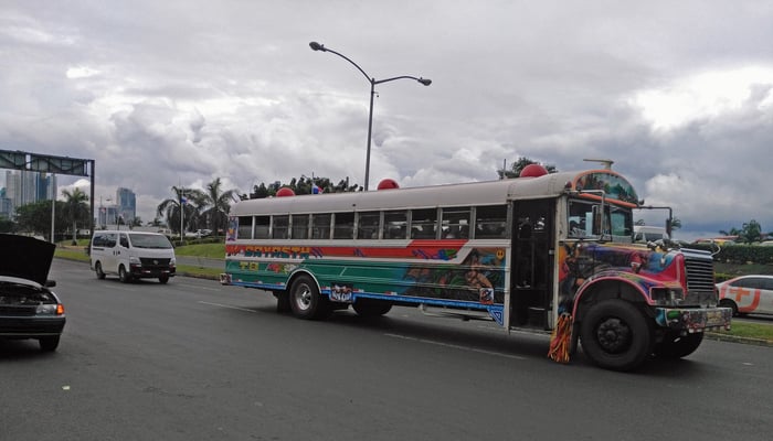 Roads in Central America: Traffic in Panama 