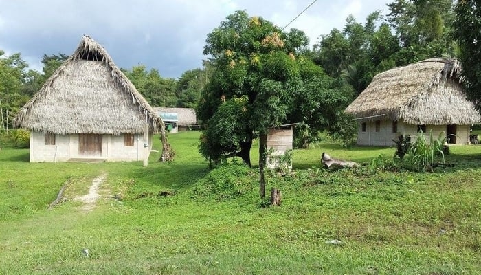 Women in Belize: Elsbeth's village in Belize 