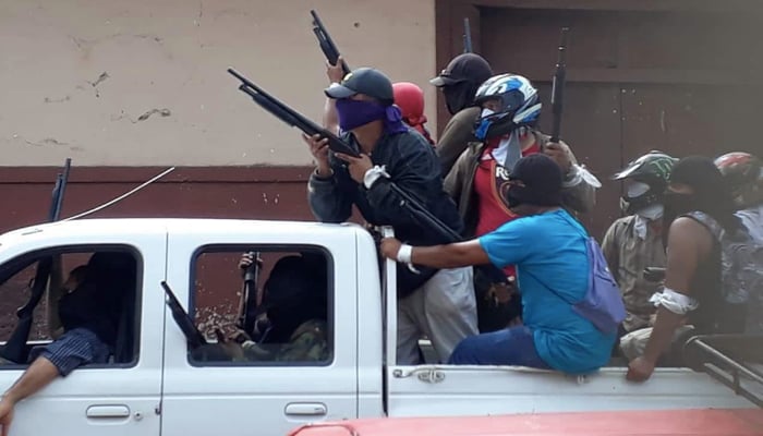 Crisis in Nicaragua: Armed paramilitaries in pickup truck