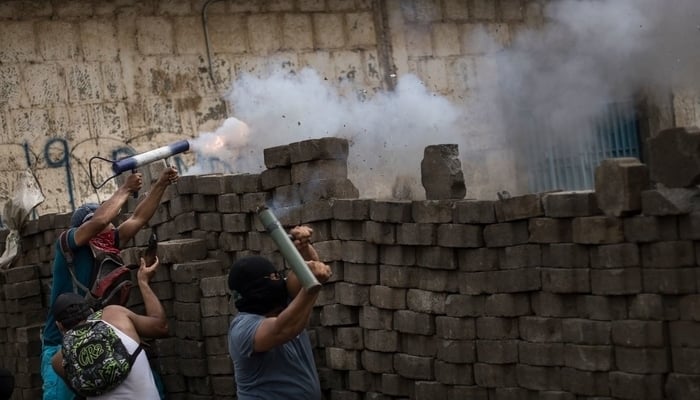 Crisis in Nicaragua: Defending a tranque. Photo credit to 100% Notices Facebook Page