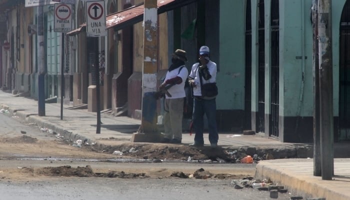 Daniel Ortega: Paramilitaries on the streets of Leon 