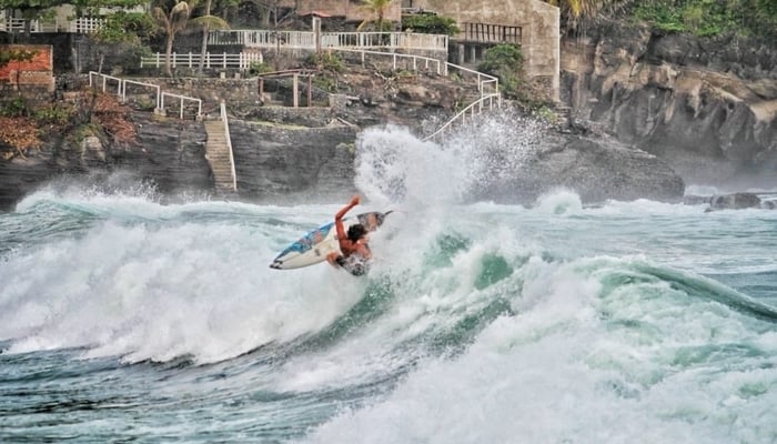 Surf City El Salvador / Photo credit to Eddie Galdamez