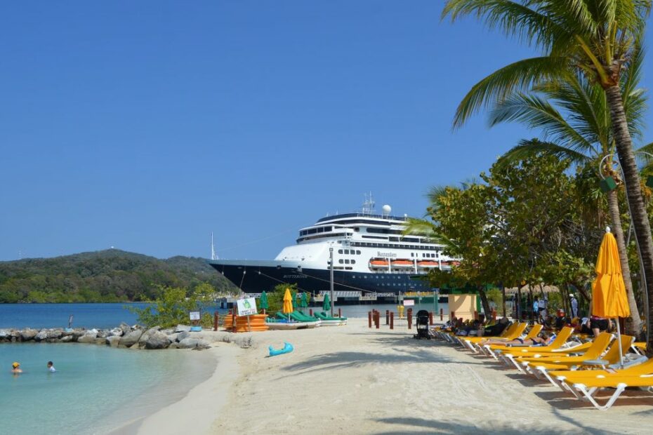 Cruise ship ports in Central America