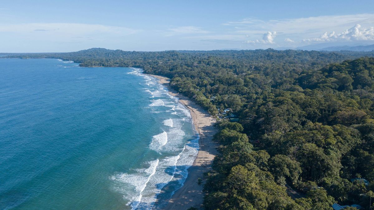 Are beaches in Costa Rica private?